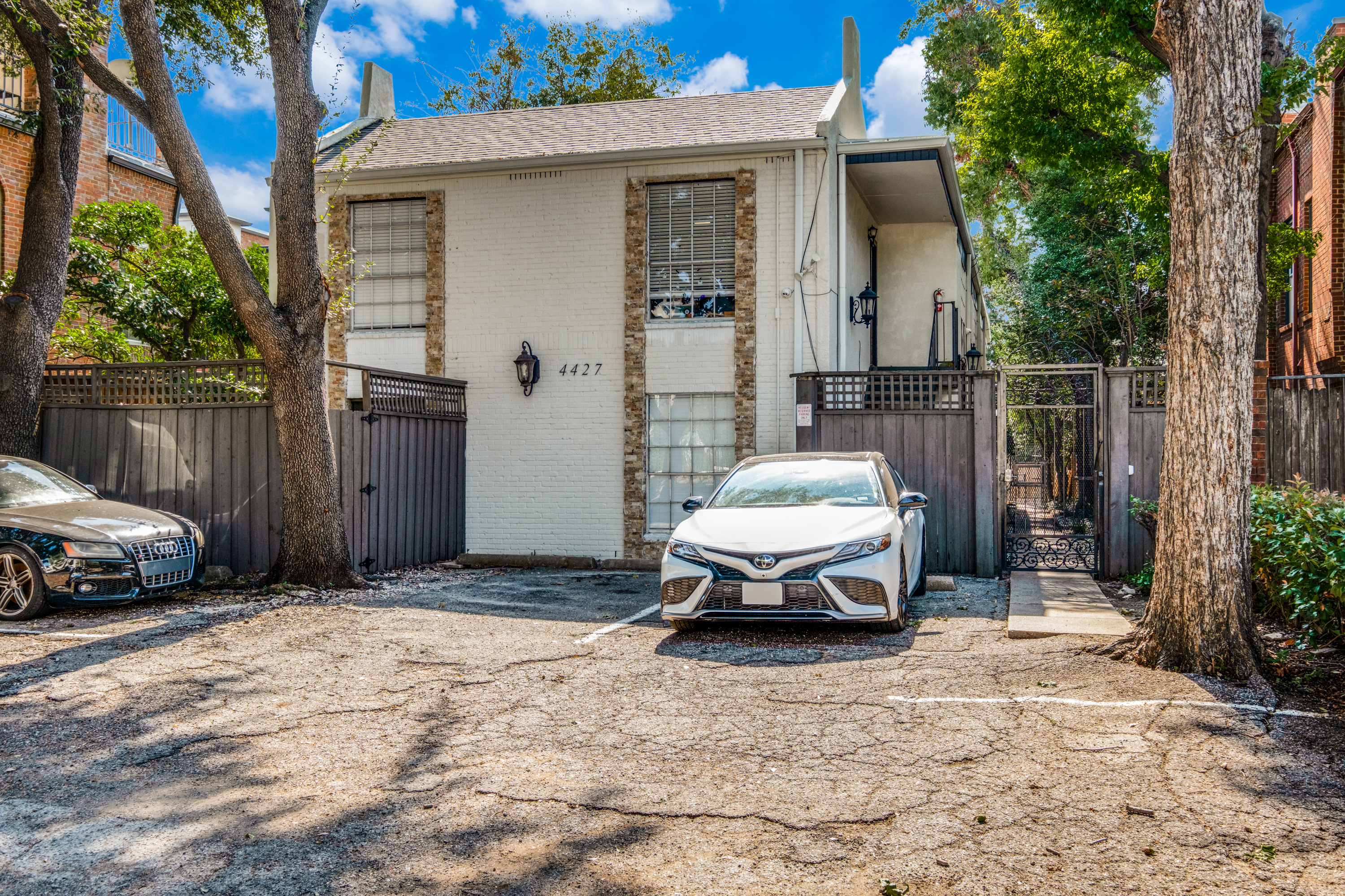 4427 Holland Avenue - 201